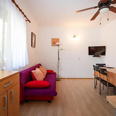 Appartement Front In With Wifi Rovanjska